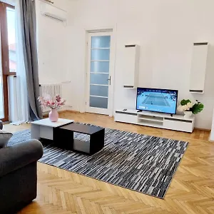 Cozy Near Center Bucureşti